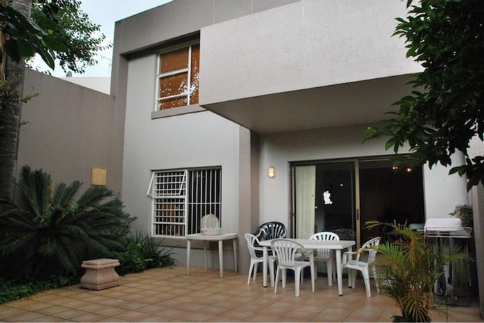 Rivonia Townhouse To Rent: Spacious, secure complex, 3 bedrooms, large patio, 2 garages.