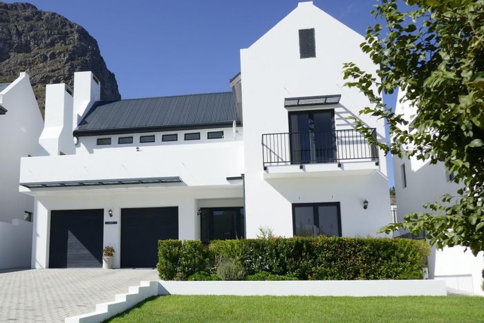 For Sale: House in Franschhoek Central with panoramic views, balcony, and double garage.