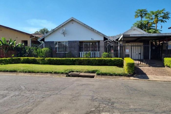 For Sale: House in Raisethorpe with 3 bedrooms, open-plan living, and security features.