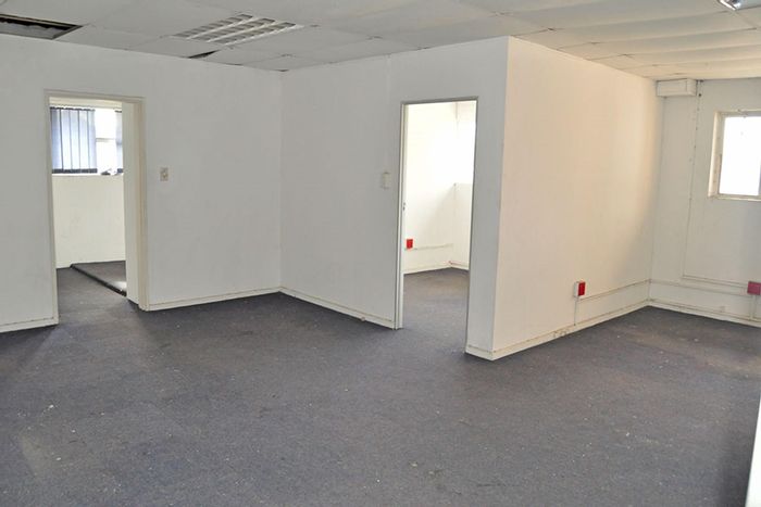 Office To Rent in Blackheath Industrial: 94m2, kitchen, flexible layout, prime location.