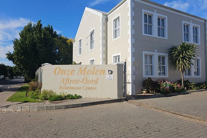 Durbanville Central Apartment For Sale: 2 bedrooms, pet-friendly, retirement community amenities.