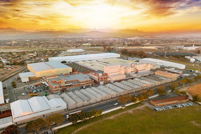 Industrial property to rent in Bellville South with versatile office spaces and amenities.
