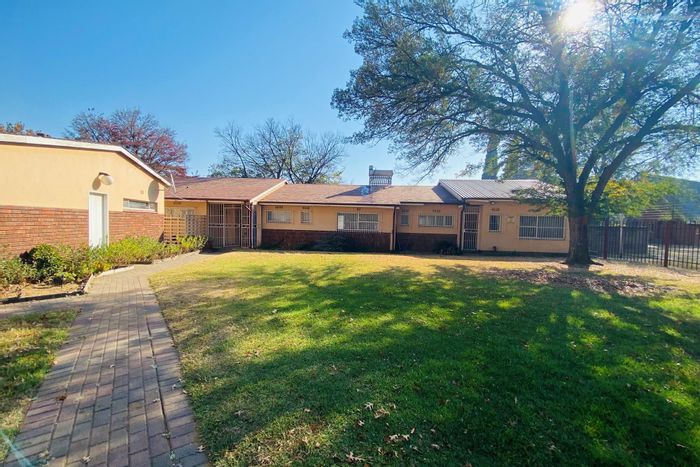 Spacious 6-bedroom house with flatlet, garage, and secure yard in Sasolburg Central.