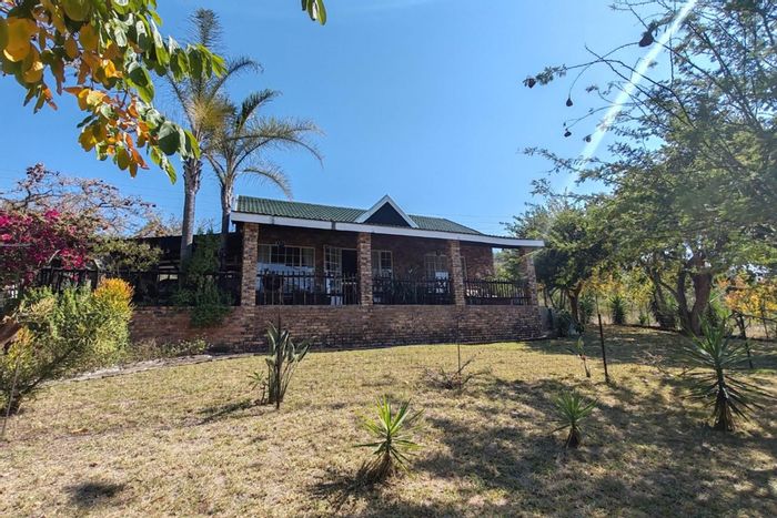 Nelspruit Rural Small Holding For Sale: 2-bed home, 1-hectare land, borehole potential.