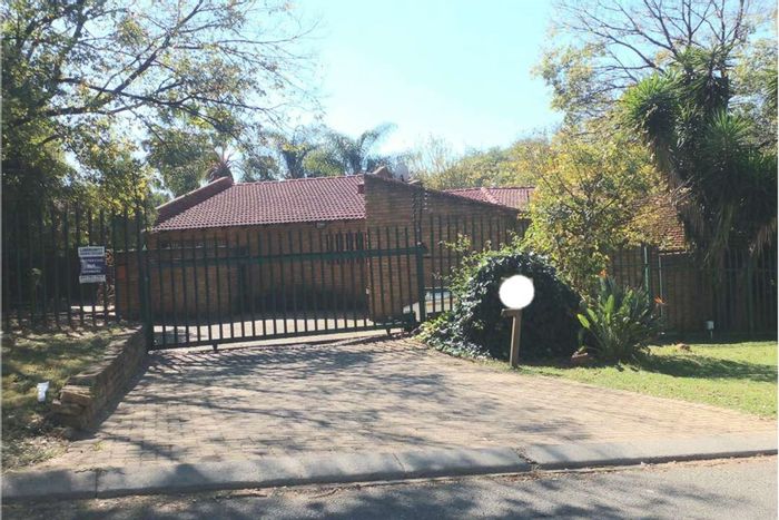 Bromhof House For Sale: 4 beds, flatlet, pool, automated gates, spacious yard.