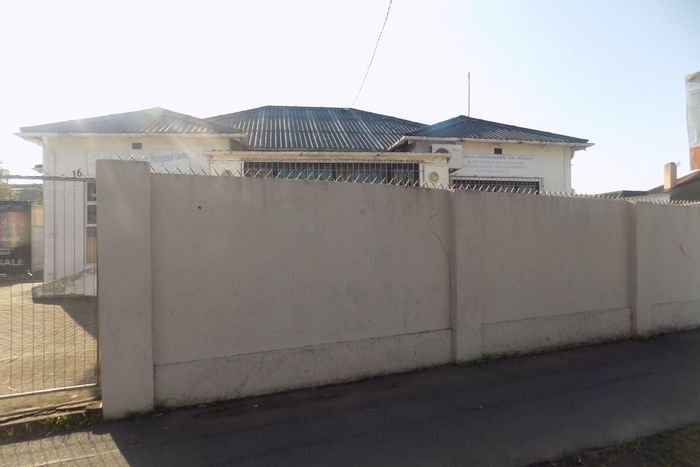 Southernwood Office For Sale: 9 offices, boardroom, secure with ample parking.