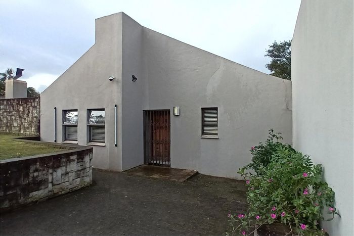 For Sale: House in Beacon Bay North with garage, garden, and security features.