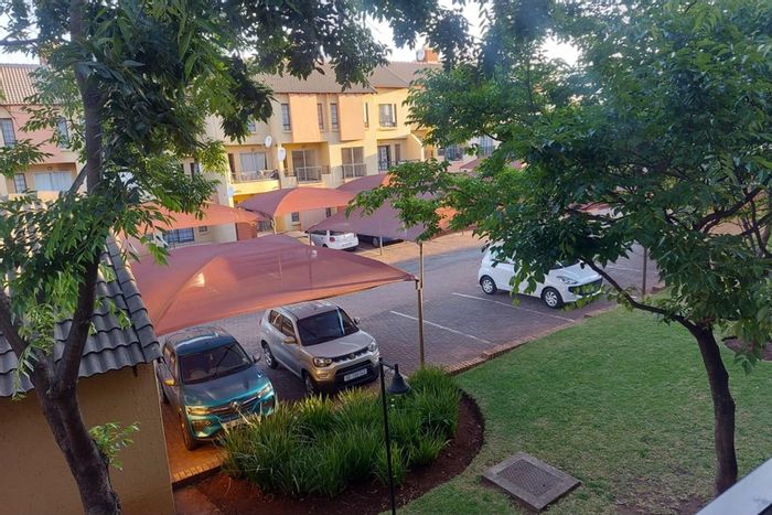 Sagewood Apartment For Sale: Open-plan living, secure carport, estate amenities included.