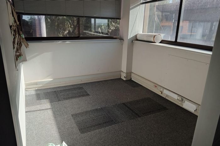 For Sale: 271m2 Office in Empangeni Central with 13 offices, boardroom, and kitchen.