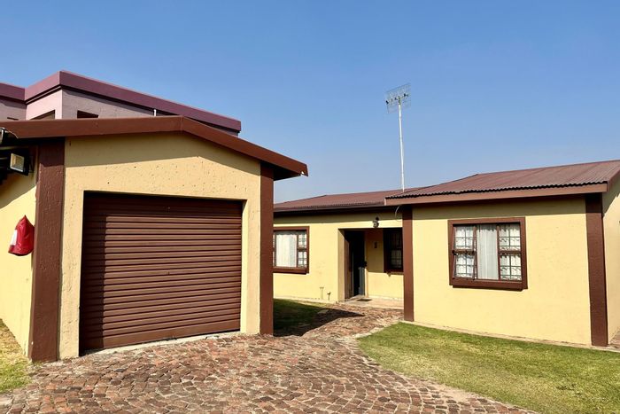 For Sale: House in Liefde En Vrede with 3 beds, pet-friendly, low maintenance.