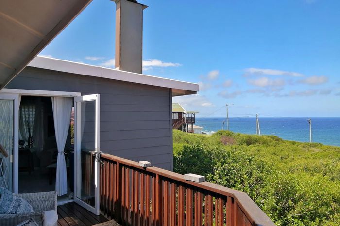 Tergniet House For Sale: 3 bedrooms, sea views, garage, near beach and amenities.