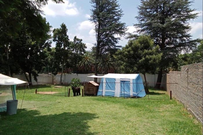 Vacant Land Residential for Sale in Bryanston: Secure 1084m2 Stand with Private Entrance.