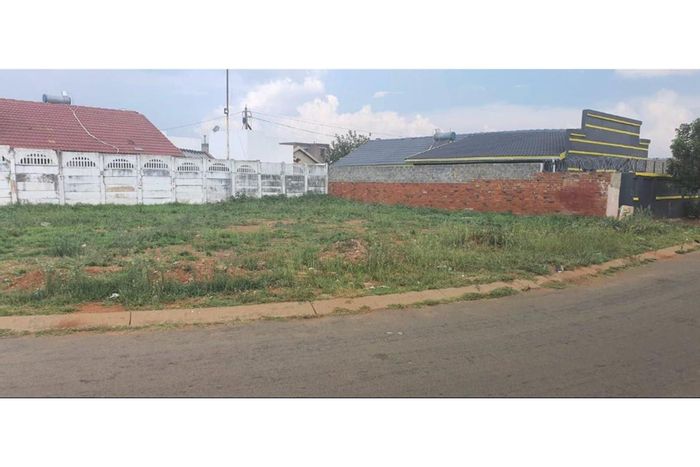 Vacant Land Residential For Sale in Lenasia Ext 13, near amenities and corner location.