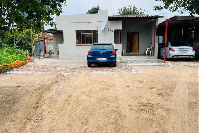 For Sale: Seshego house converted into 2 rental flats, ample parking, JoJo tank.