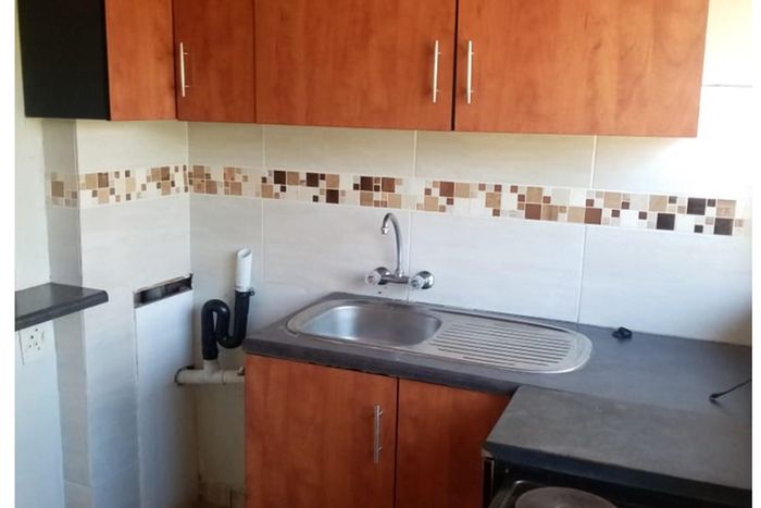 For Sale: 2-Bedroom Apartment in Kempton Park Central with Pool and Security.