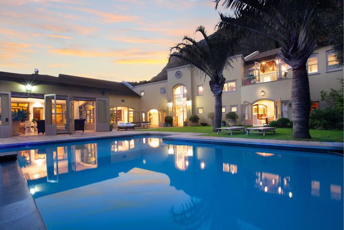 Ruyteplaats House For Sale: 5 ensuite bedrooms, gardens, sea views, and flatlet.