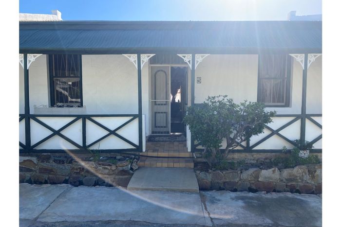 For Sale: 4-bedroom house in Prince Albert Central with spacious layout and garden.