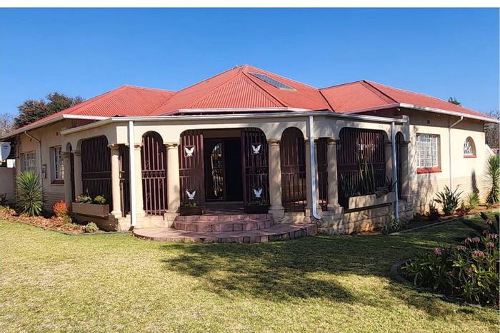 For Sale: Dual-house property in Selection Park with large garden and ample parking.