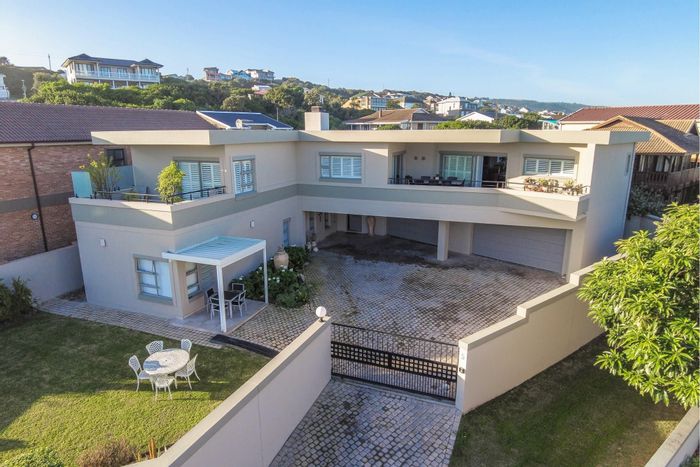 For Sale: House in Pienaarstrand with sea views, lift, and spacious living areas.