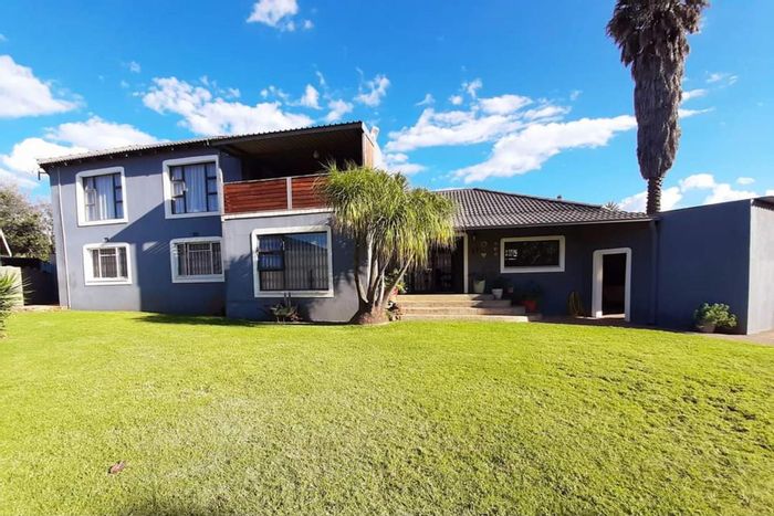 For Sale: House in Vaalpark with 4 bedrooms, office, loft, and garden.
