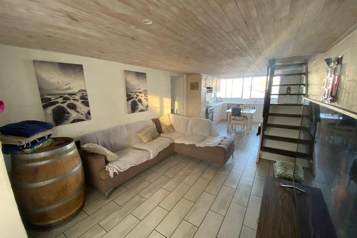 2-bedroom apartment for sale in Dwarskersbos with braai room, near beaches.