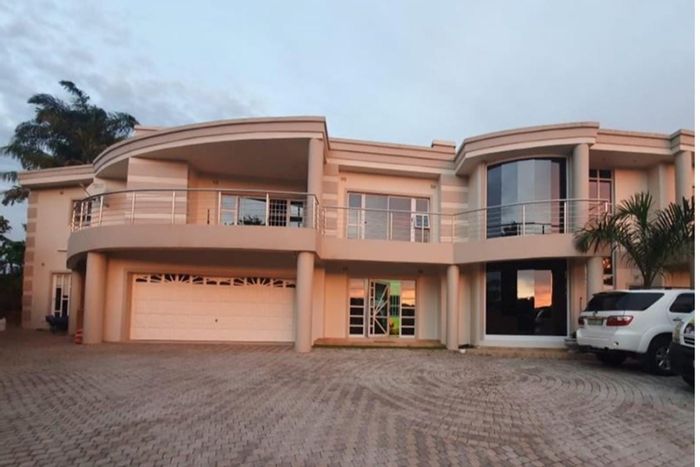 For Sale: House in New Germany with 4 bedrooms, pool, and entertainment area.