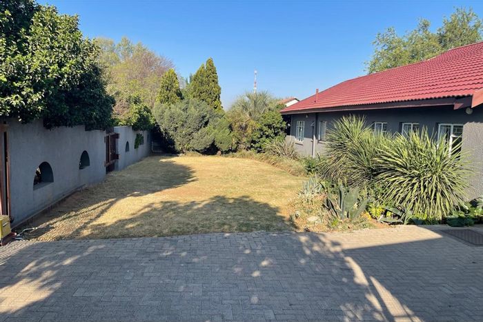 Kriel Central House For Sale: 3 bedrooms, flatlet, braai area, large yard.