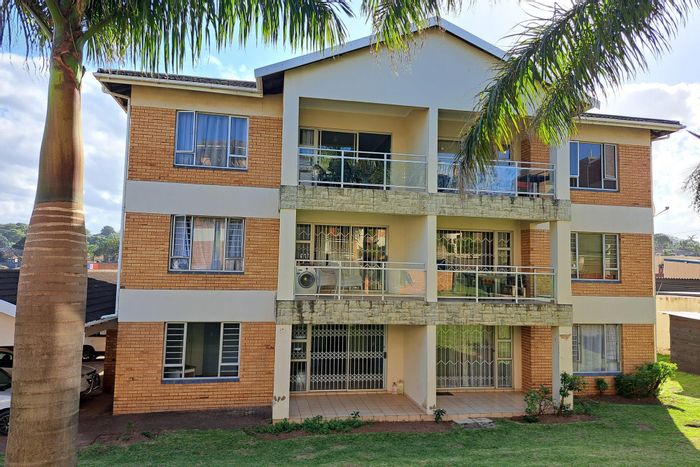 Ground floor apartment for sale in Manaba Beach with communal braai area.