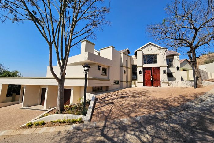 House For Sale in Nelspruit Ext 11: 4 bedrooms, pool, gourmet kitchen, security.