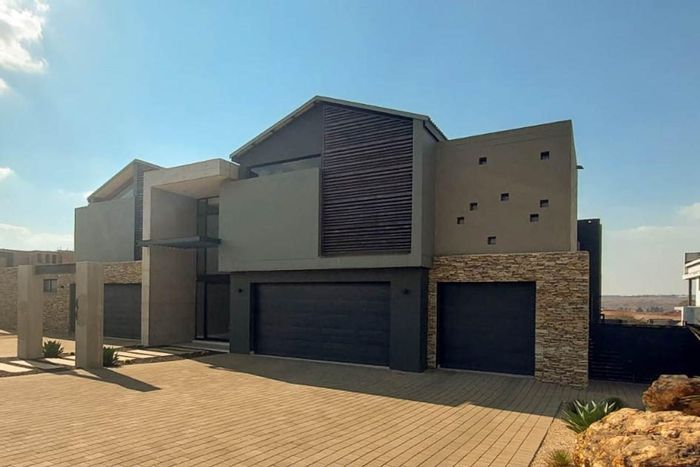 For Sale: House in Midstream Ridge Estate with pool, cinema, gym, and braai zones.