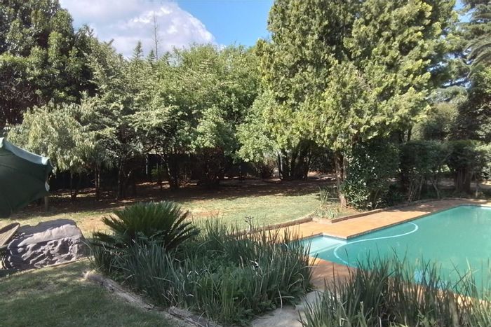 Equestrian small holding for sale in Homestead Apple Orchards with stables and pool.