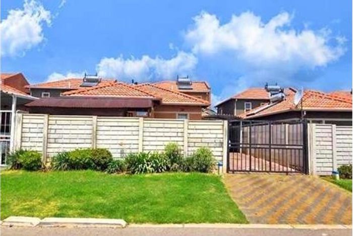 3-Bedroom House for Sale in Leopard's Rest Security Estate with Schools Nearby