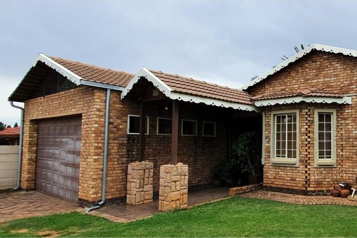 For Sale: Family House in Birchleigh with garden, garage entertainment area, and four bedrooms.