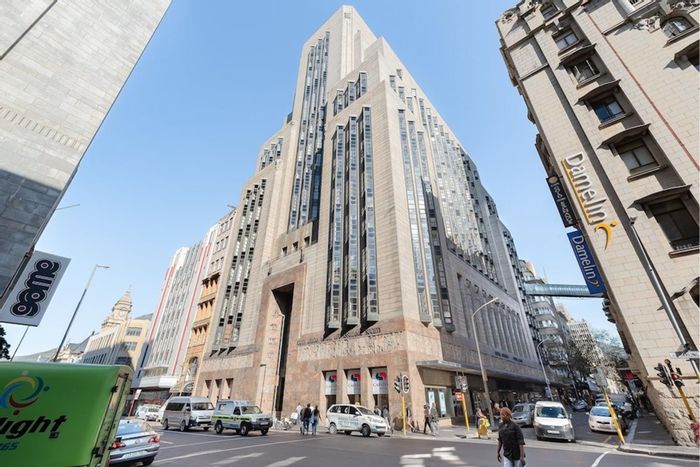 Tenanted Retail Space For Sale in Cape Town City Centre, High Foot Traffic.