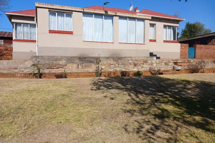 Spacious 3-bedroom house with large yard, garage, and staff quarters in Brakpan Central. For Sale.