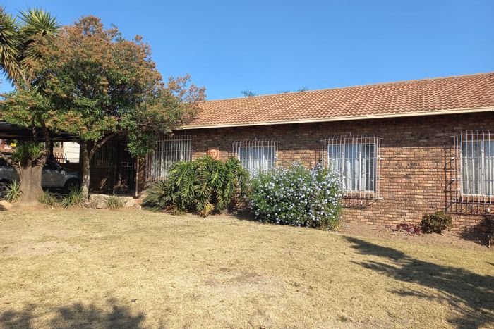 For Sale: 4 Bedroom house with pool, garage conversion, and security in The Reeds.