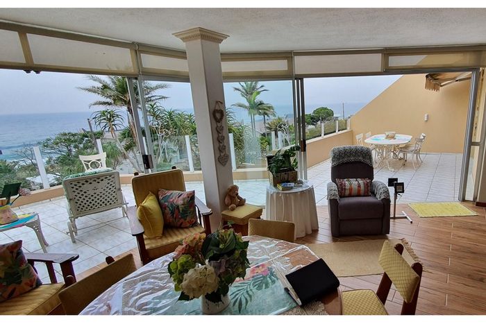 For Sale: Apartment in Manaba Beach, 150m to ocean, pool, garage, security.