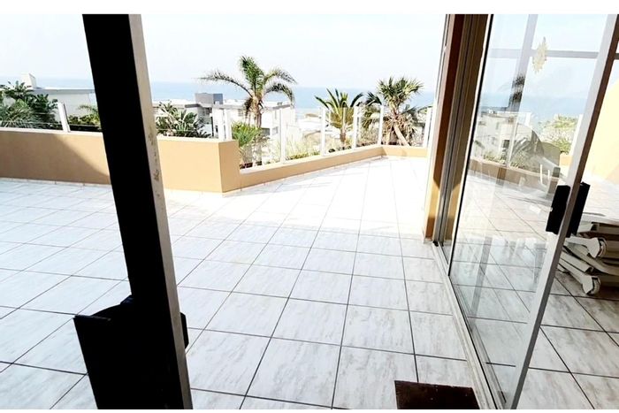 For Sale: Apartment in Manaba Beach, 150m to ocean, pool, garage, security.