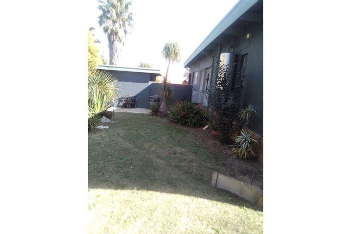 For Sale: House in Sunnyridge with 4 bedrooms, garage, and spacious yard.