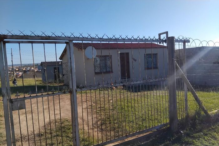 4-Bedroom House For Sale in Mdantsane, close to transport, schools, and shops.