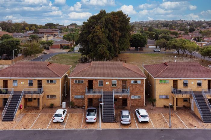 For Sale: 2-Bedroom Apartment in Brackenfell South with Rental Income and Amenities.