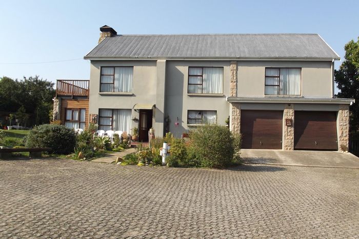 Blanco House For Sale: Pool, ensuite bedrooms, fireplace, double garage, secure garden.