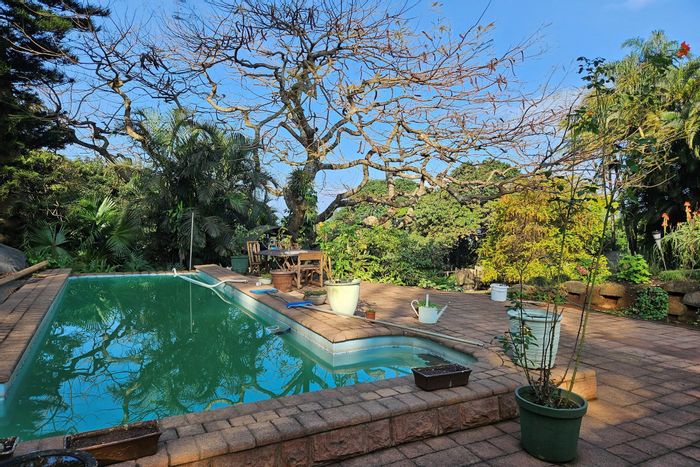 For Sale: House in Tugela Mouth with pool, garages, and workshop rooms.