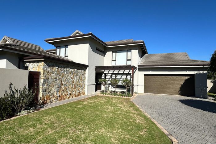 For Sale: House in Earls Court Lifestyle Estate with pool, gym, and tennis court.