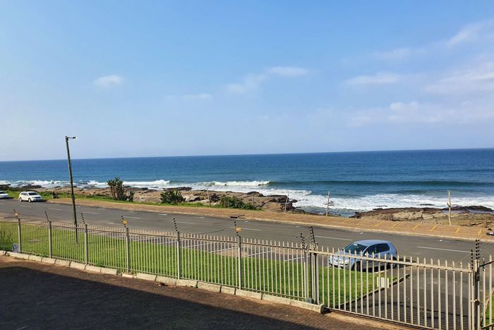 For Sale: Uvongo Apartment with sea views, pool, and self-catering amenities.