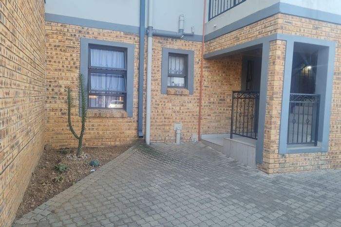 2-bedroom apartment in Fairleads with private garden, braai area, and ample parking. For Sale.