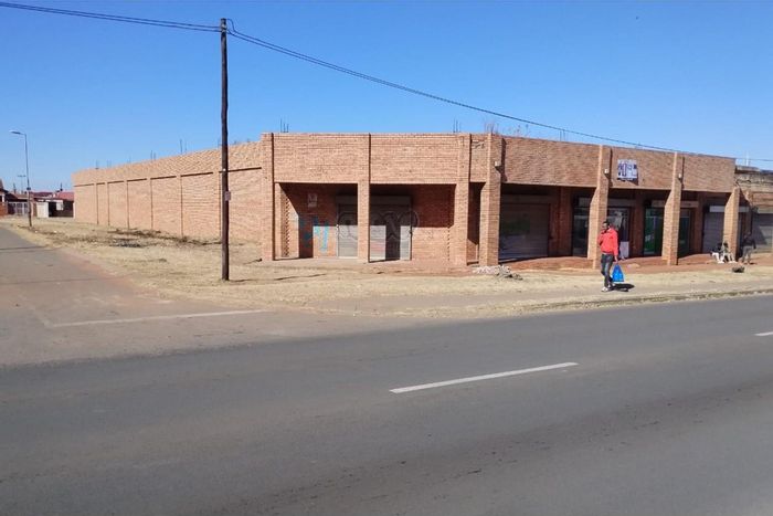 Retail Property For Sale in Mapetla: Versatile space, renovation potential, prime location.