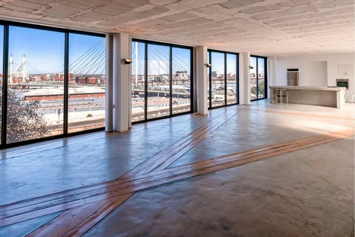 Braamfontein Apartment For Sale: Expansive layout, skyline views, secure parking, versatile spaces.