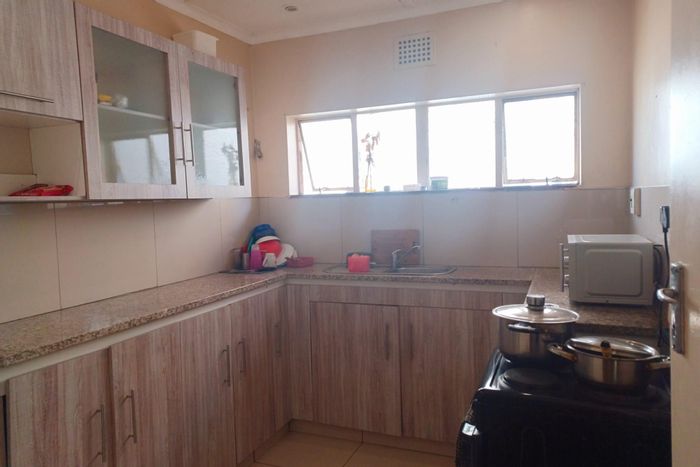 Spacious Umbilo apartment for sale, ideal for students or rental investment.