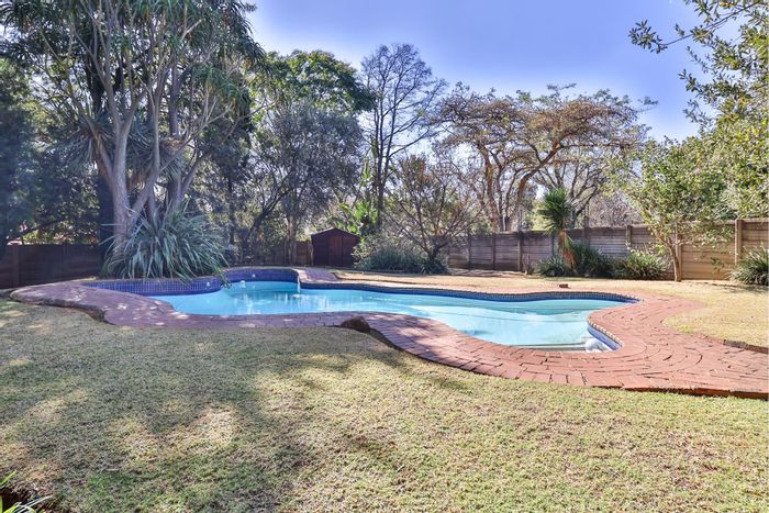 For Sale: Family House in Wierda Park with pool, garden, and security features.